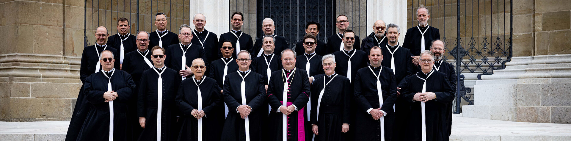 Gruppenbild der Augustiner-Chorherren in Klosterneuburg 2024