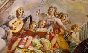 Fresko mit musizierenden Engeln