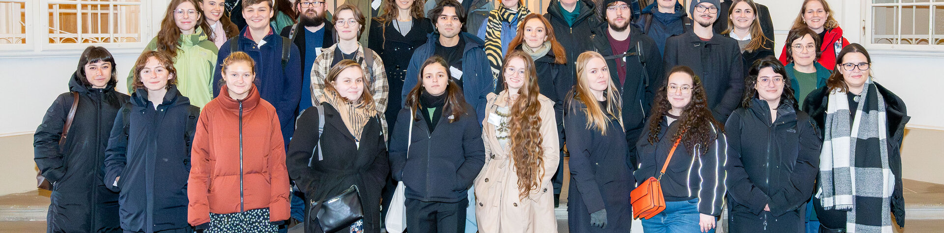 Gruppenfoto von Studierenden und Professor:innen der Universitäten Reykjavík, Bratislava, Dublin, Prag, Venedig und Lyon beim EU-Projekt ANTIDOTE im Stift Klosterneuburg