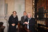 Kulturstadträtin Katharina Danninger, Bürgermeister Christoph Kaufmann, Stiftskämmerer Elias Carr Can.Reg. vor der Zusatztafel der Pater-Abel-Gedenktafel in der Stiftsbasilika. 