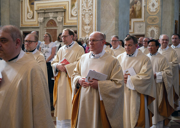 Einzug in Stiftsbasilika