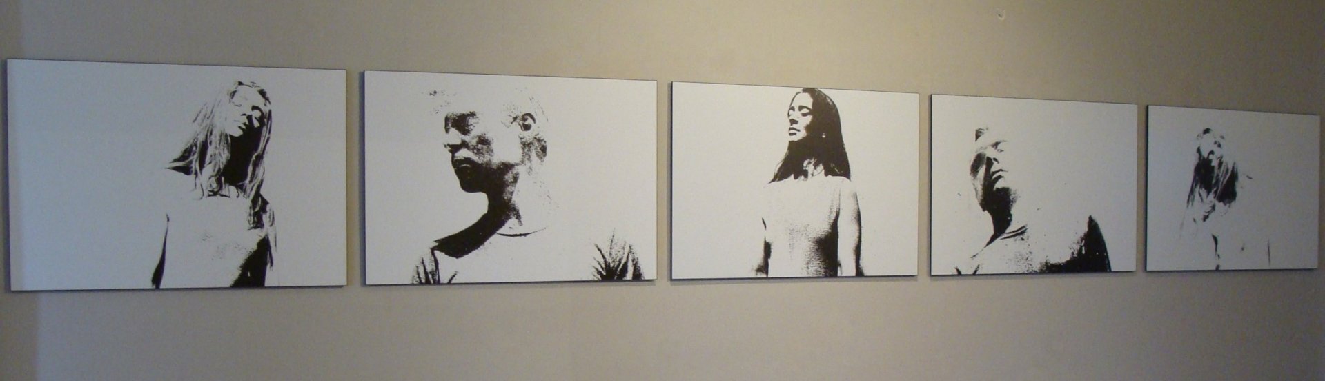 Ausstellung 2023 Libra in Weiß in der Galerie der Moderne